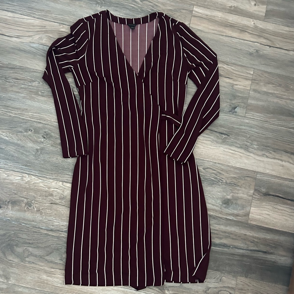 Anne Taylor burgundy striped slinky wrap dress size 6